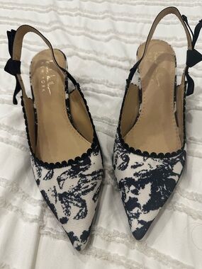 Nicole Miller New York Black & White Floral Pointed Slingback Pumps with Bow
